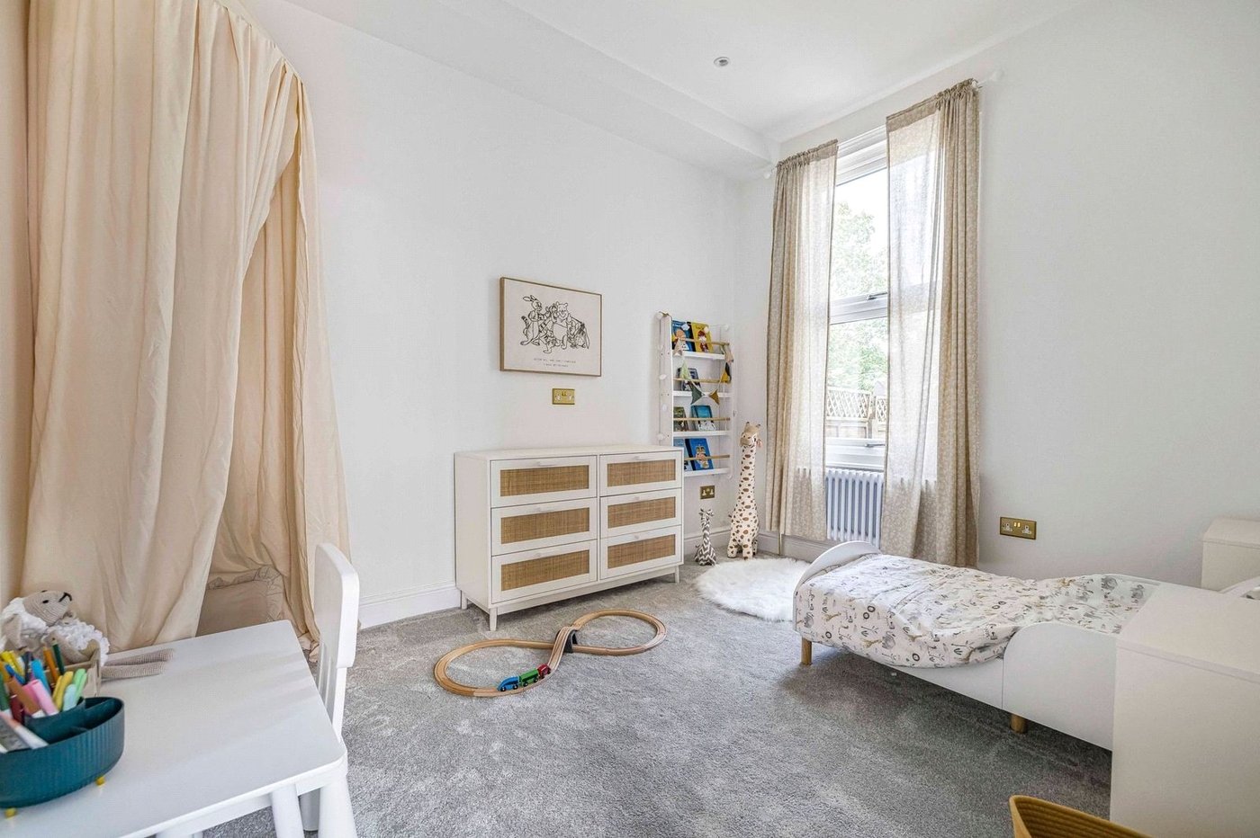 2 bedroom property for sale in London | Robinson Jackson