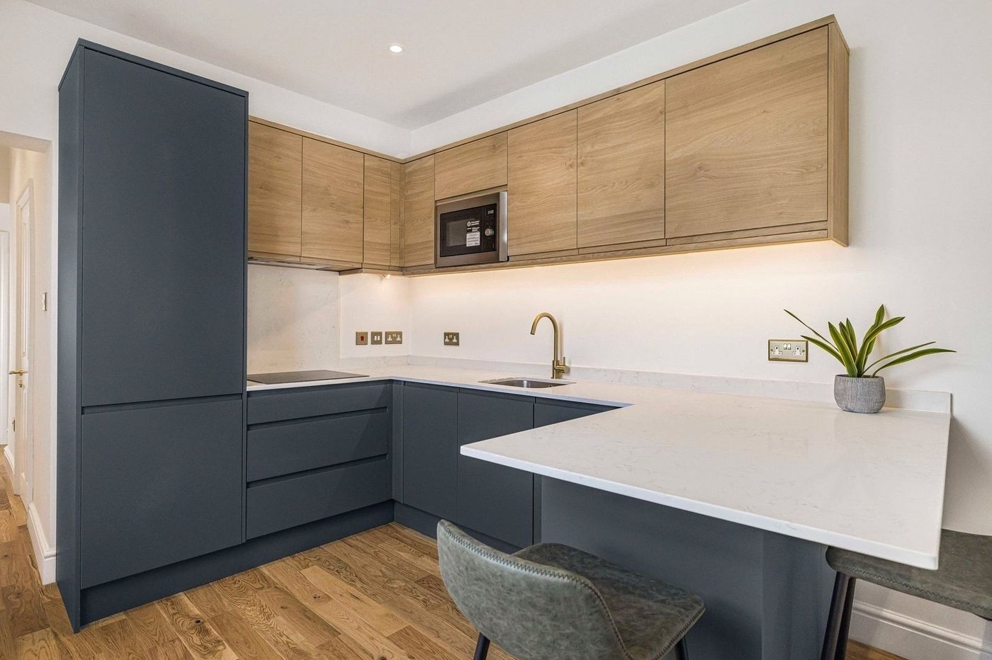 2 bedroom property for sale in London | Robinson Jackson