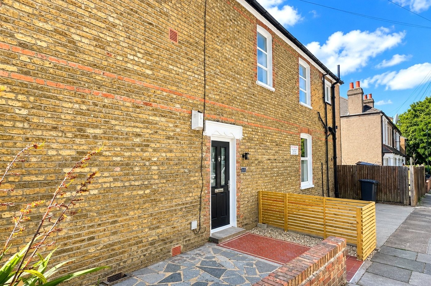 2 bedroom property for sale in London | Robinson Jackson