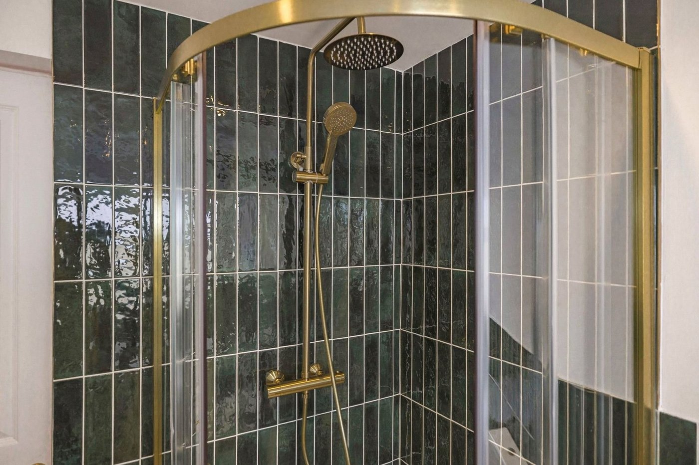 2 bedroom property for sale in London | Robinson Jackson