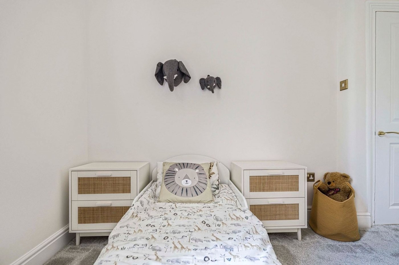 2 bedroom property for sale in London | Robinson Jackson