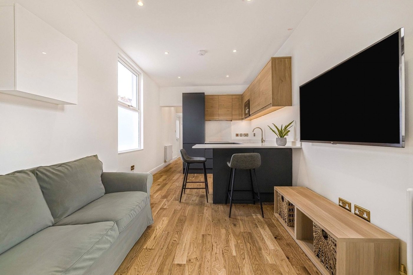 2 bedroom property for sale in London | Robinson Jackson