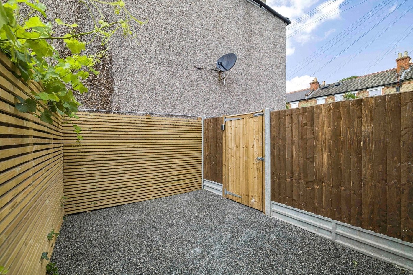 2 bedroom property for sale in London | Robinson Jackson