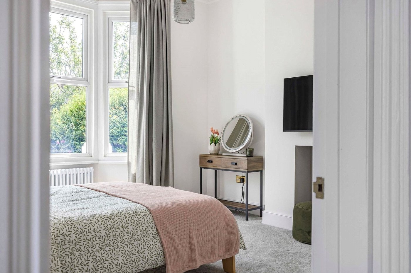 2 bedroom property for sale in London | Robinson Jackson