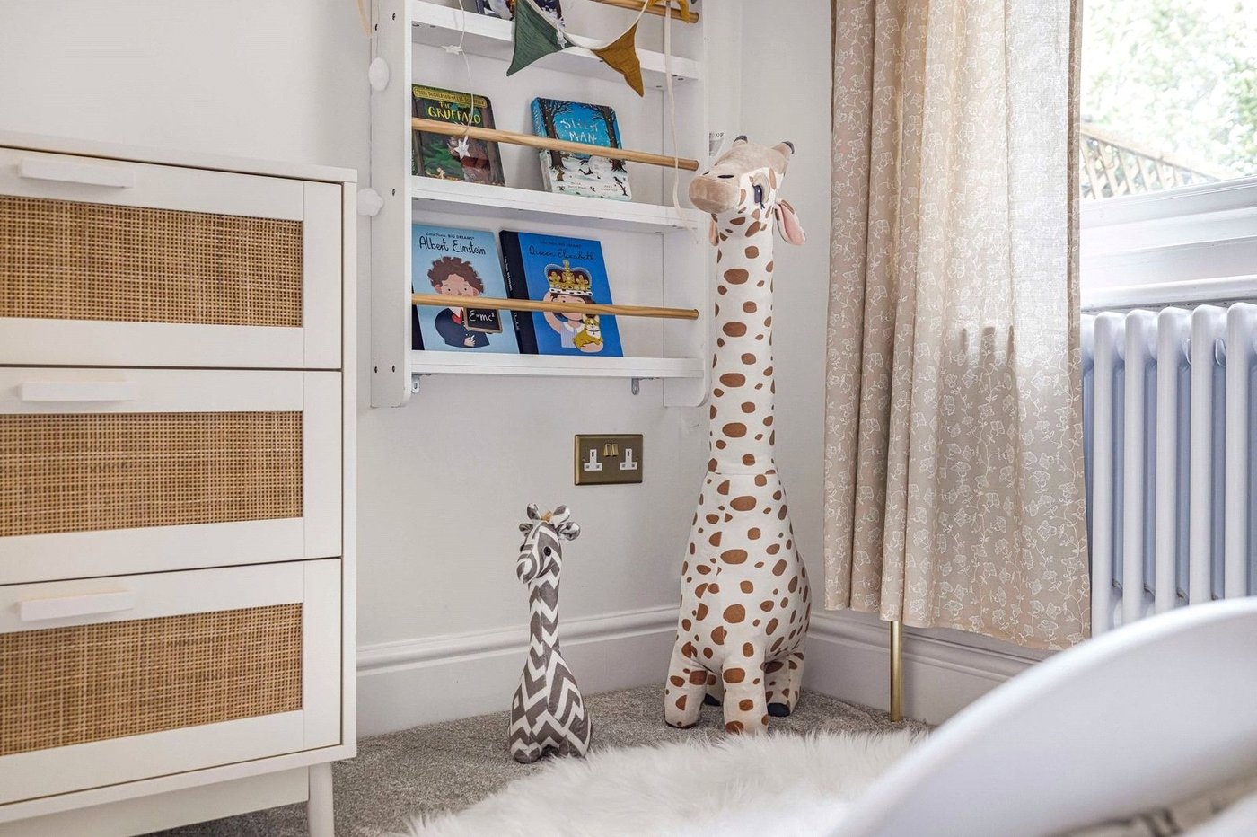 2 bedroom property for sale in London | Robinson Jackson