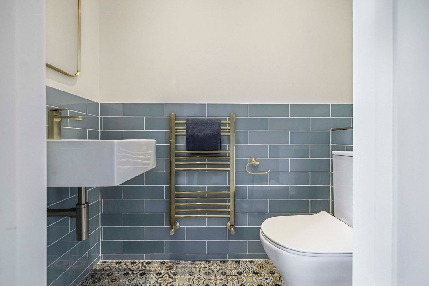 2 bedroom property for sale in London | Robinson Jackson