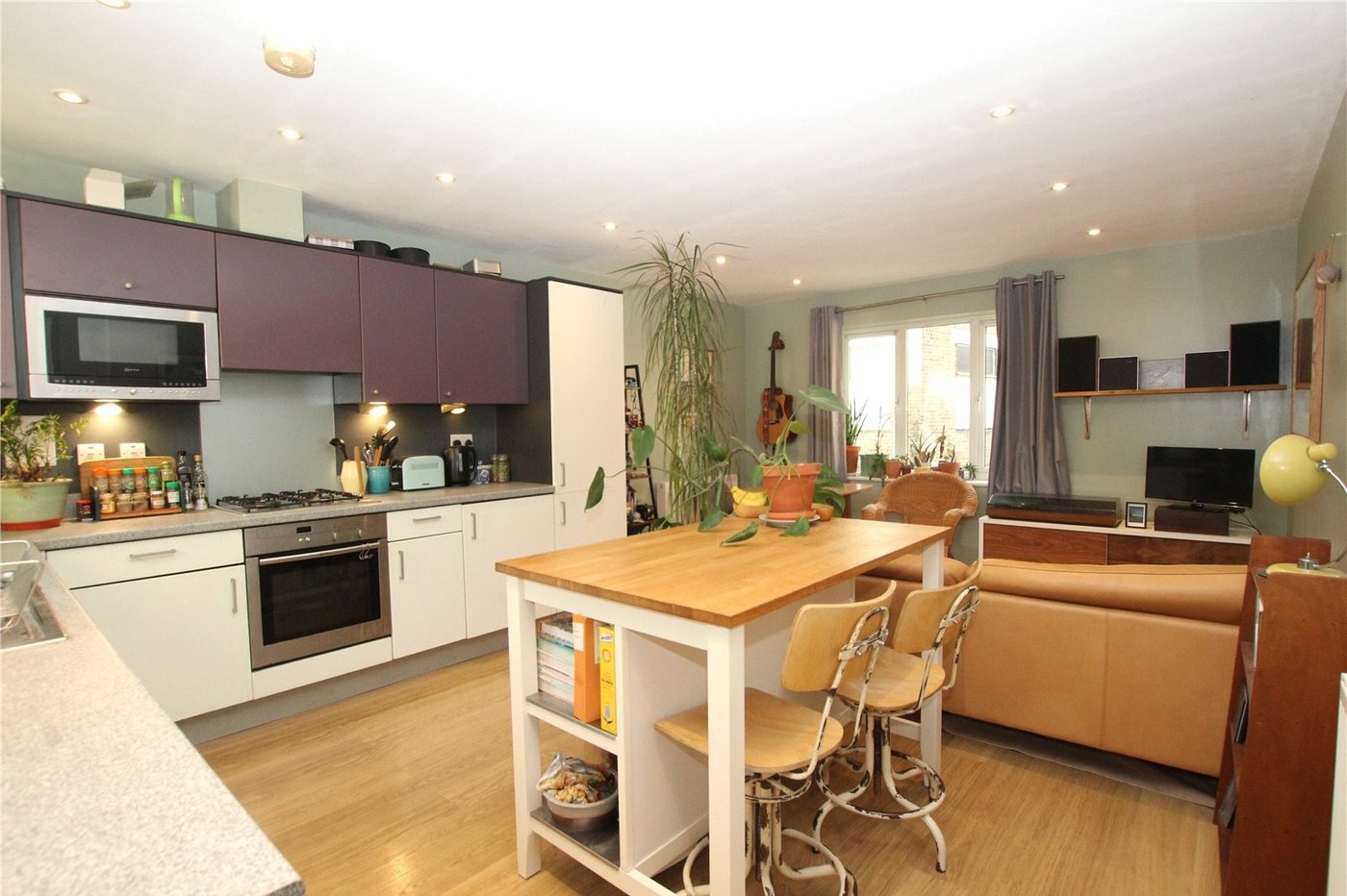 1 bedroom property for sale in Plumstead Common | Robinson Jackson