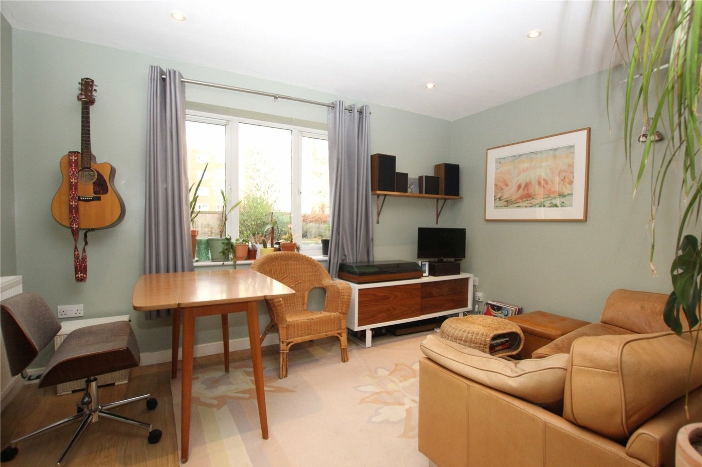 1 bedroom property for sale in Plumstead Common | Robinson Jackson