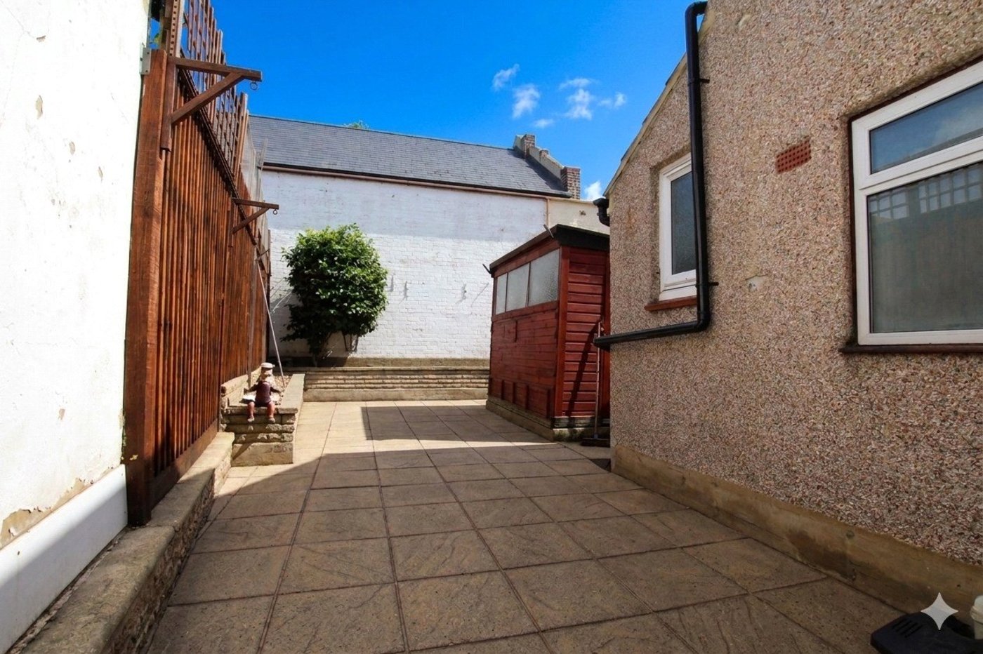 3 bedroom house for sale in Plumstead Common | Robinson Jackson
