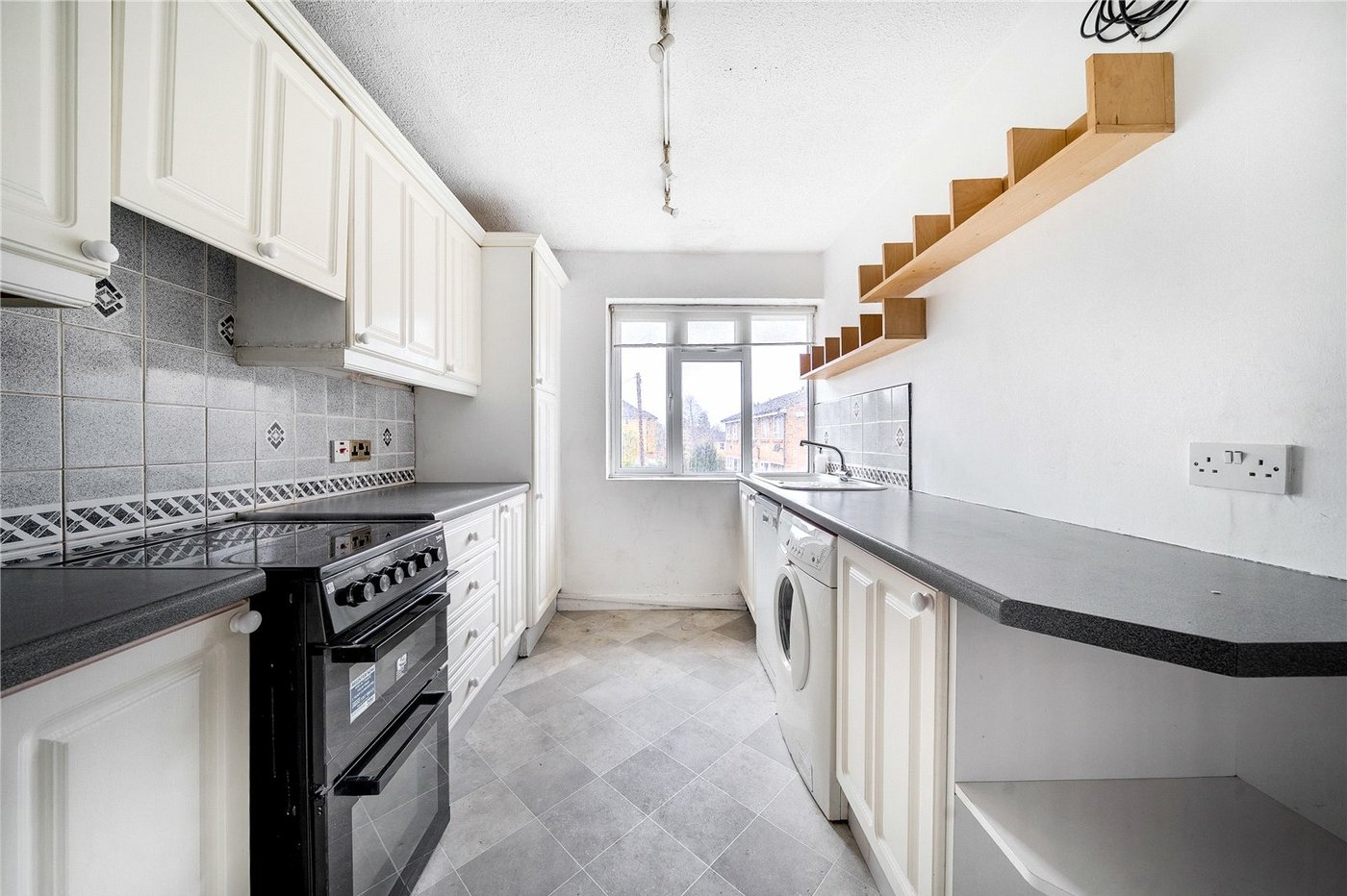 2 bedroom property for sale in London | Robinson Jackson