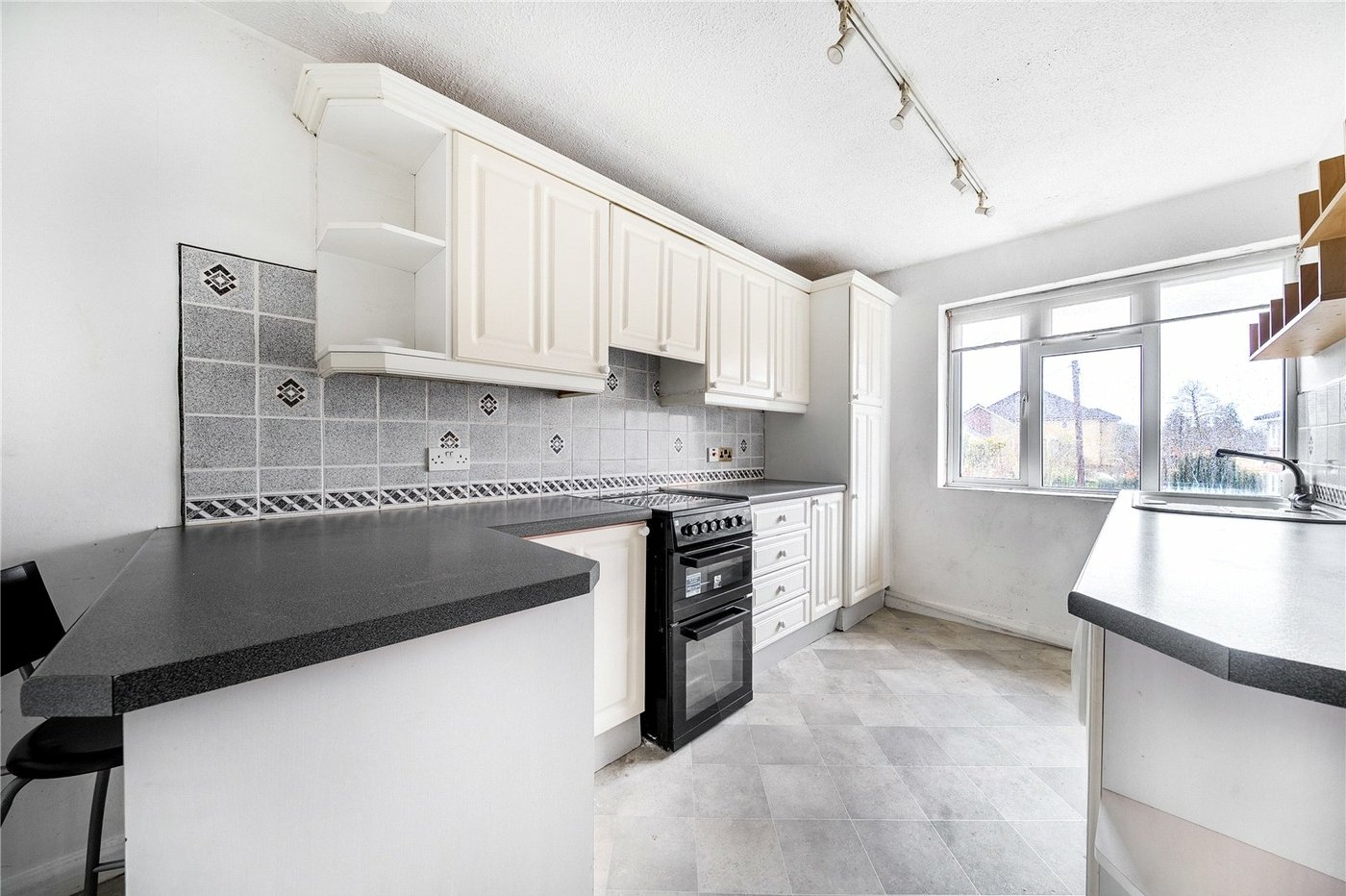 2 bedroom property for sale in London | Robinson Jackson