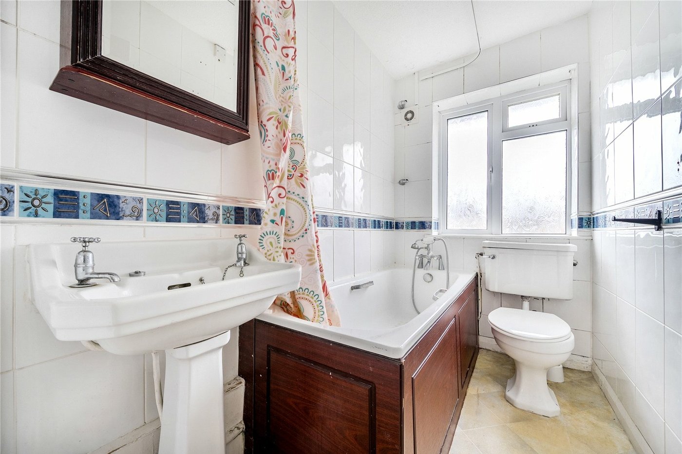 2 bedroom property for sale in London | Robinson Jackson