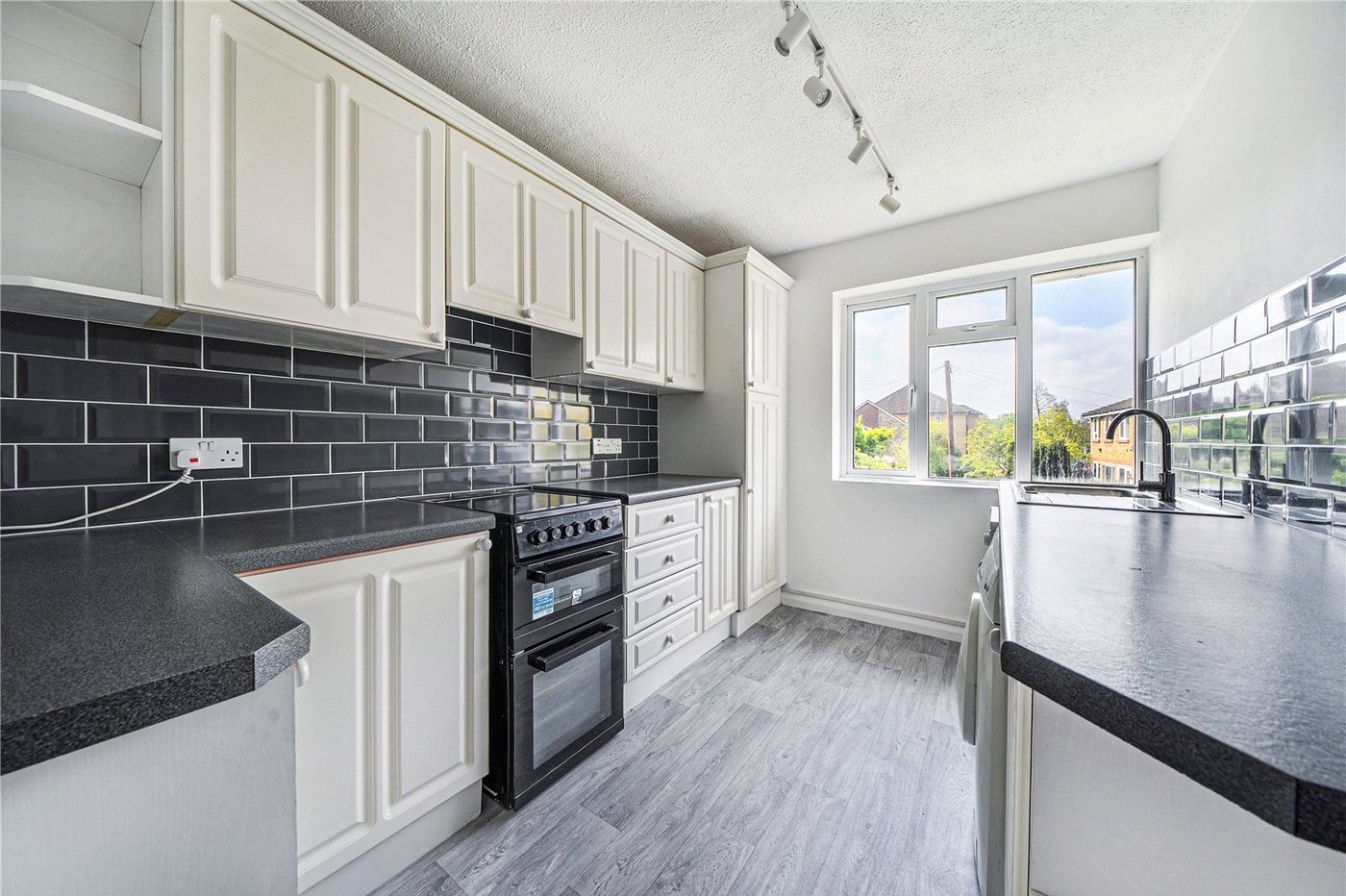 2 bedroom property for sale in London | Robinson Jackson