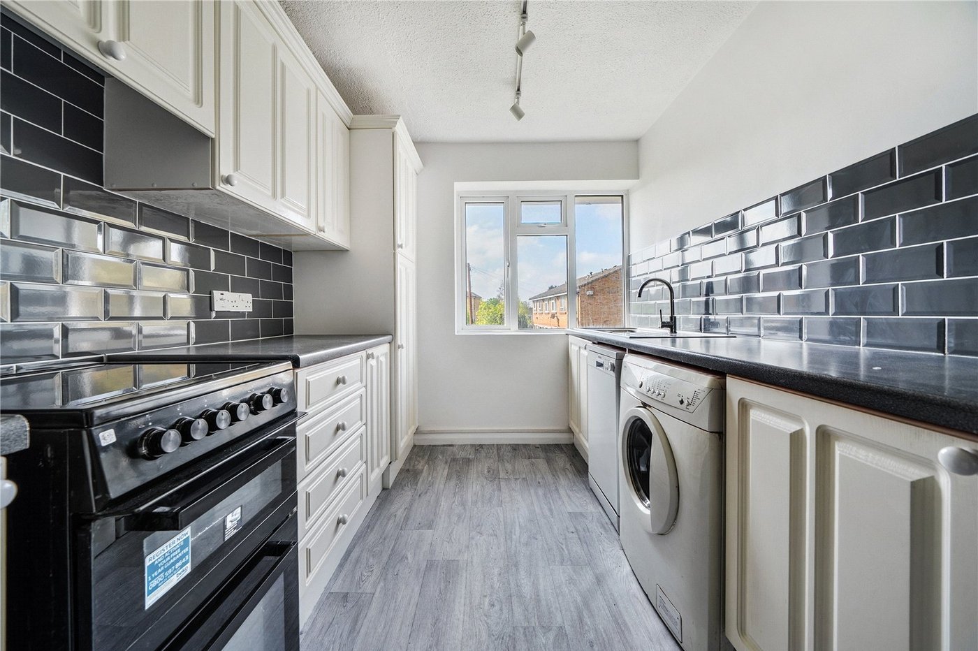 2 bedroom property for sale in London | Robinson Jackson