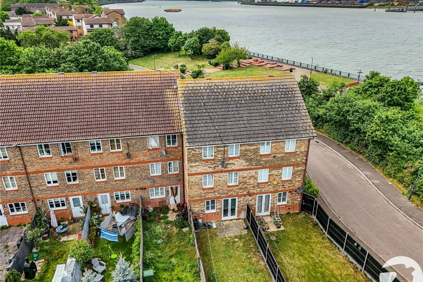 4 bedroom property for sale in London | Robinson Jackson