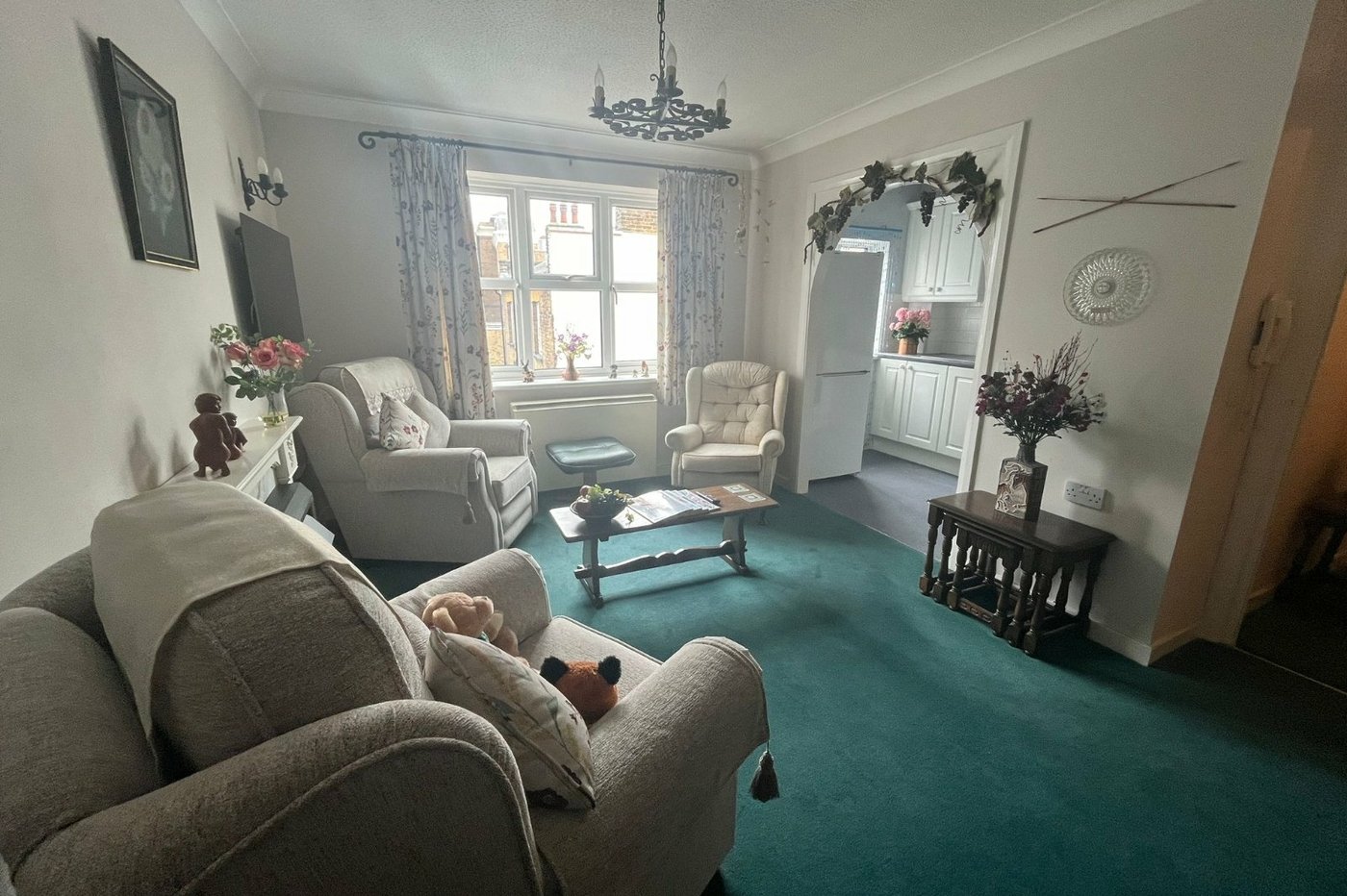 2 bedroom property for sale in West Street | Robinson Michael & Jackson