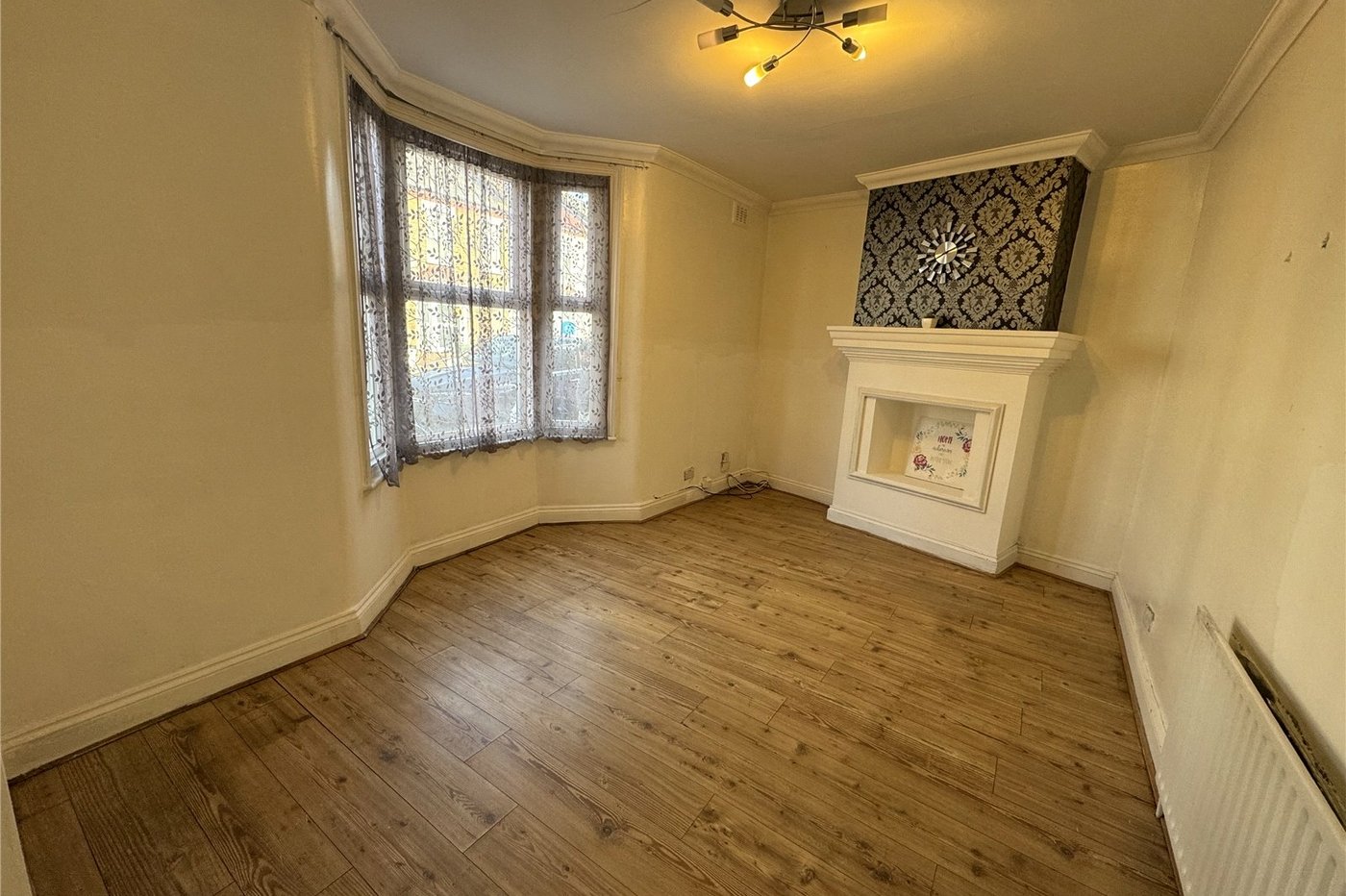 3 bedroom house for sale in London | Robinson Jackson