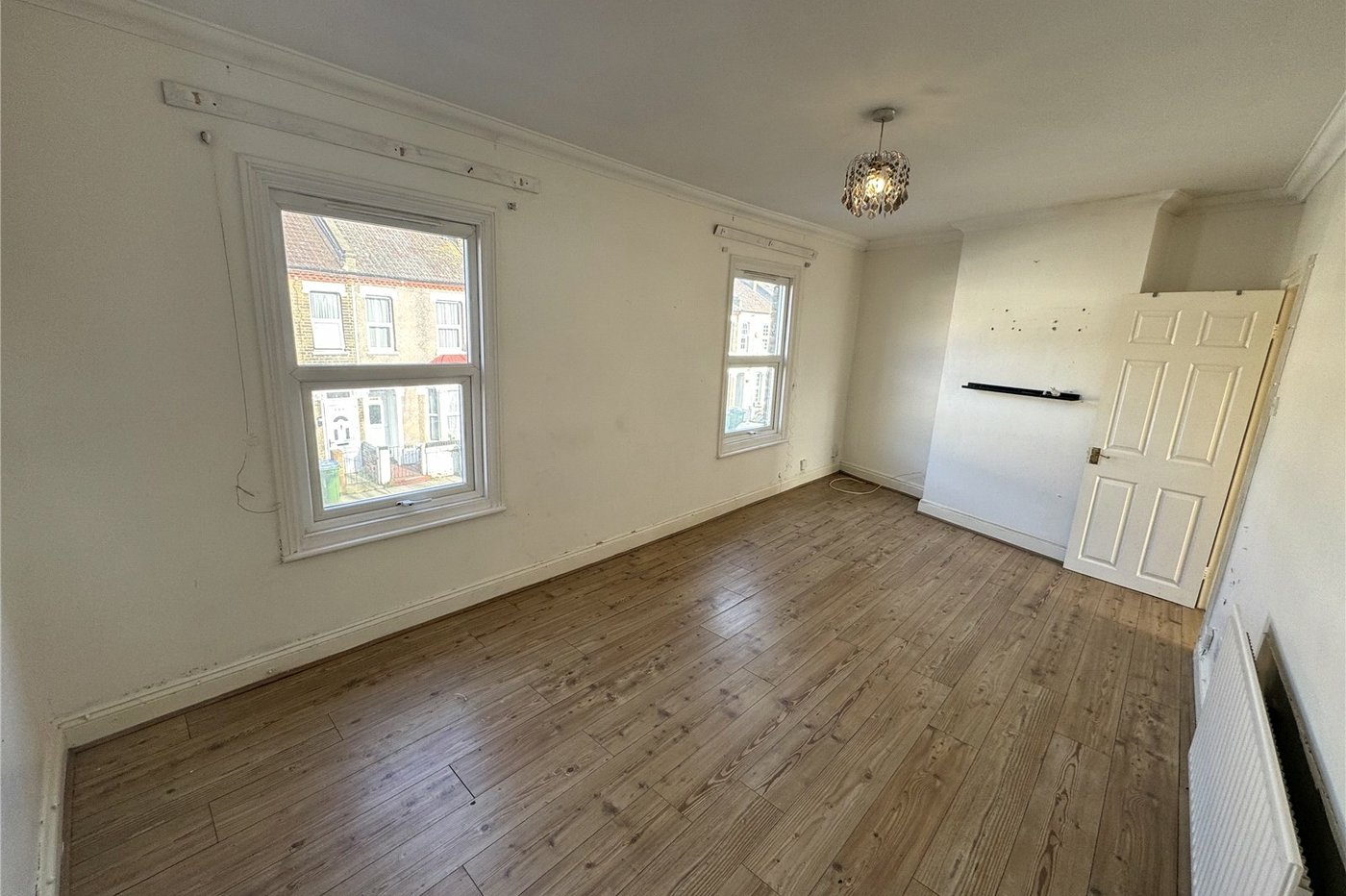 3 bedroom house for sale in London | Robinson Jackson
