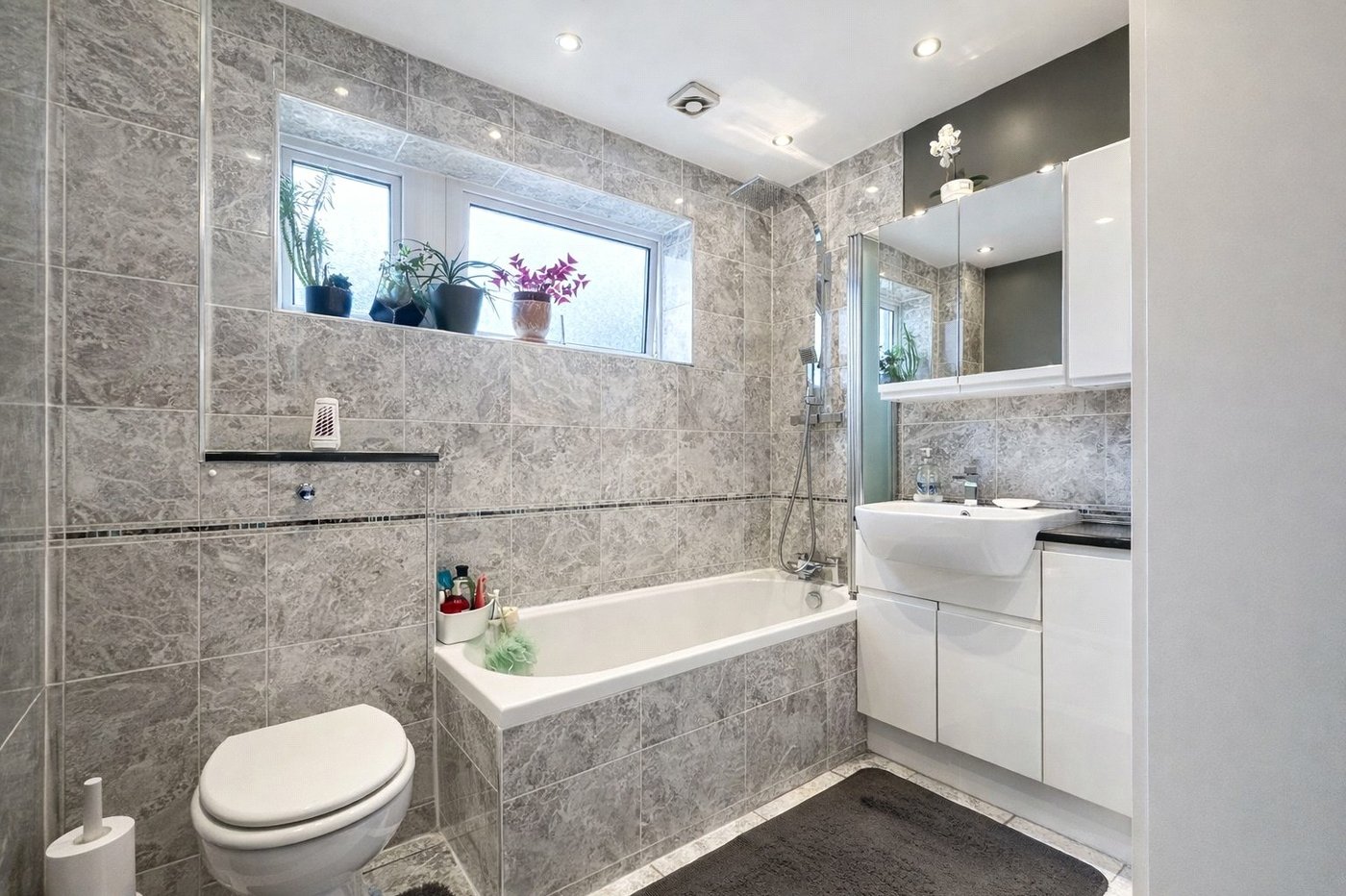 3 bedroom house for sale in London | Robinson Jackson