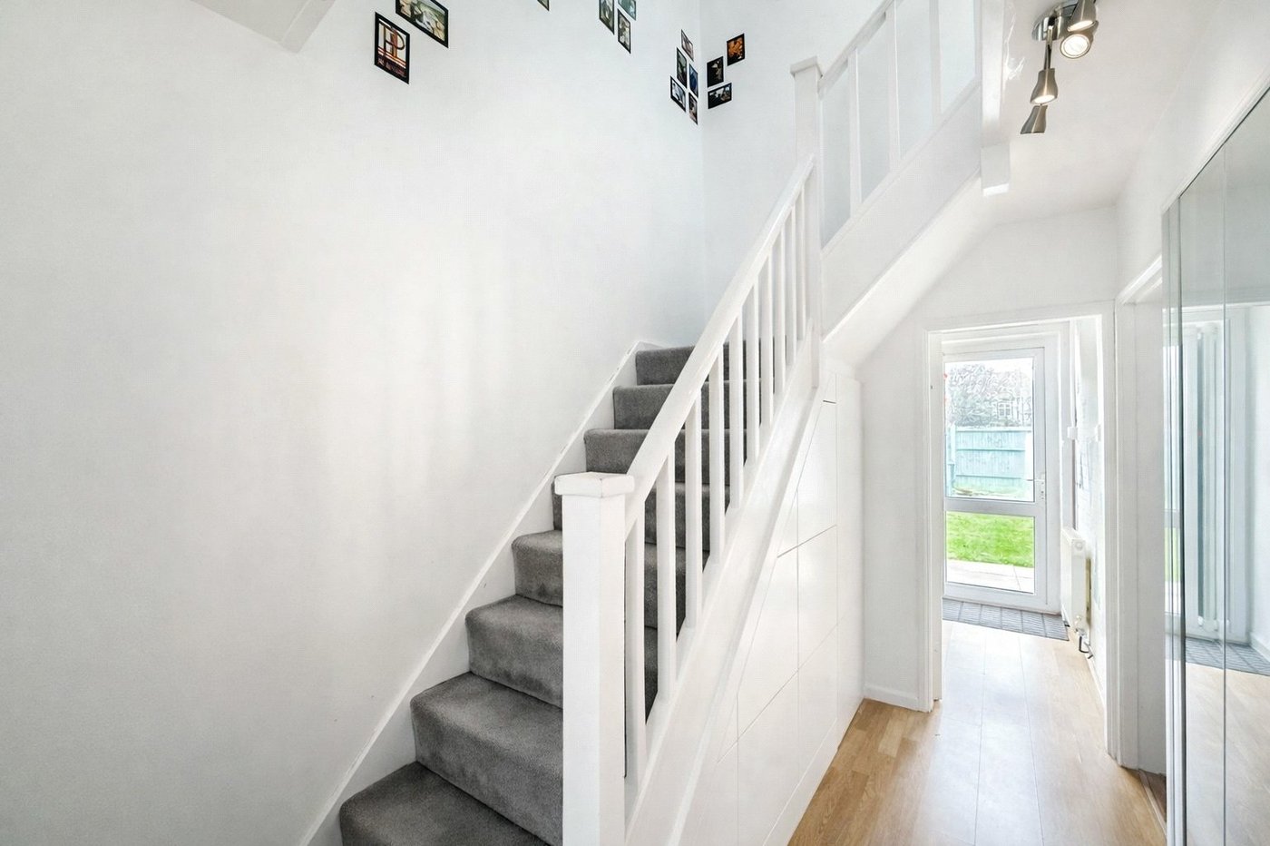 3 bedroom house for sale in London | Robinson Jackson
