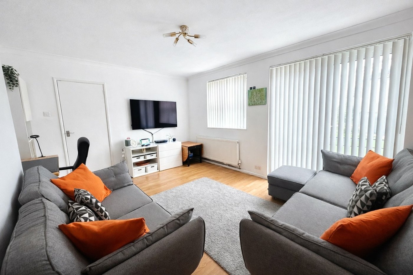 3 bedroom house for sale in London | Robinson Jackson