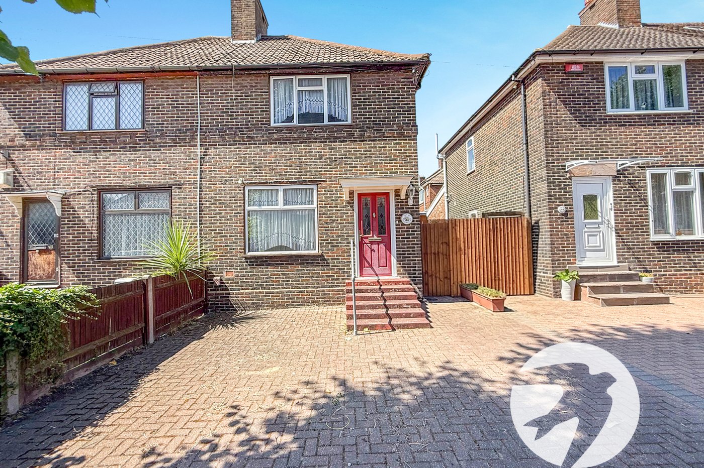 2 bedroom house for sale in London | Robinson Jackson