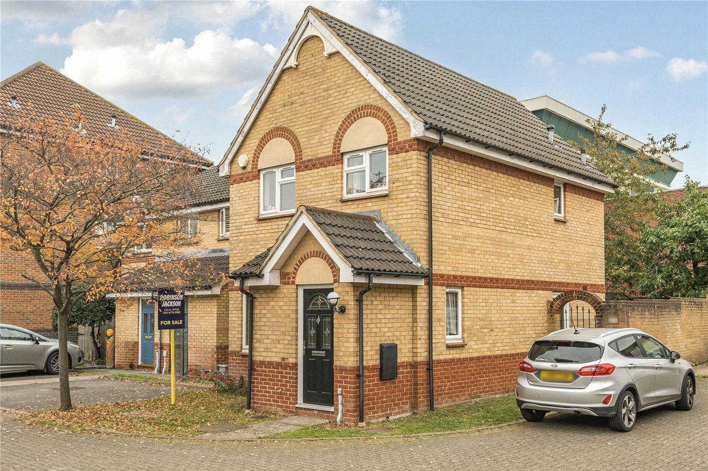 3 bedroom house for sale in London | Robinson Jackson