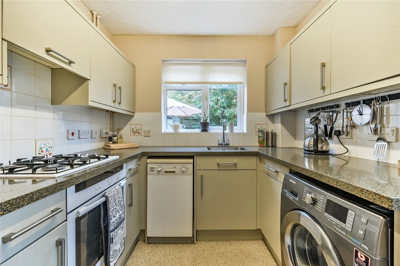 3 bedroom house for sale in London | Robinson Jackson