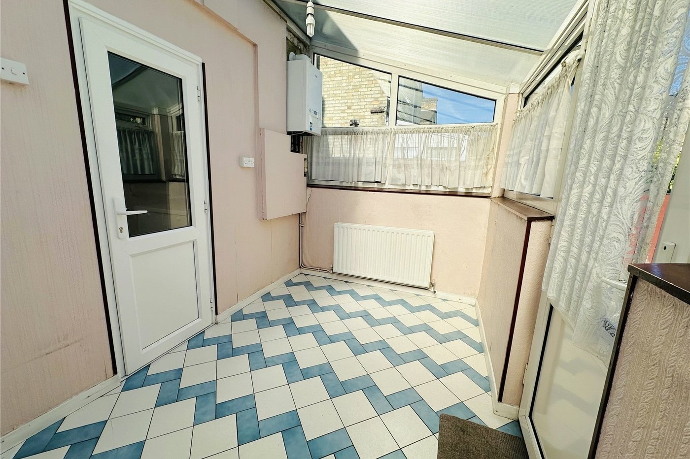 3 bedroom house for sale in London | Robinson Jackson