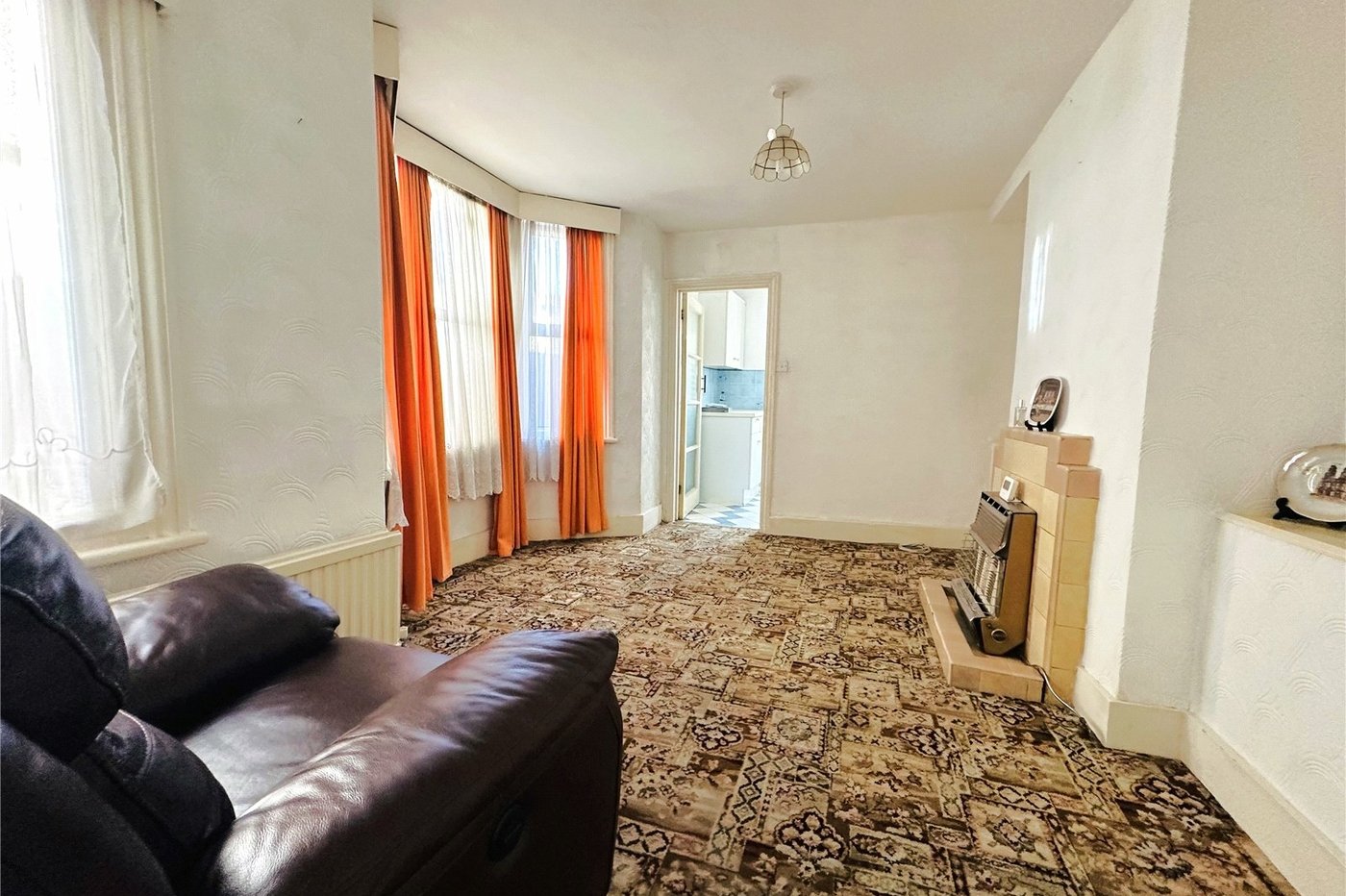 3 bedroom house for sale in London | Robinson Jackson