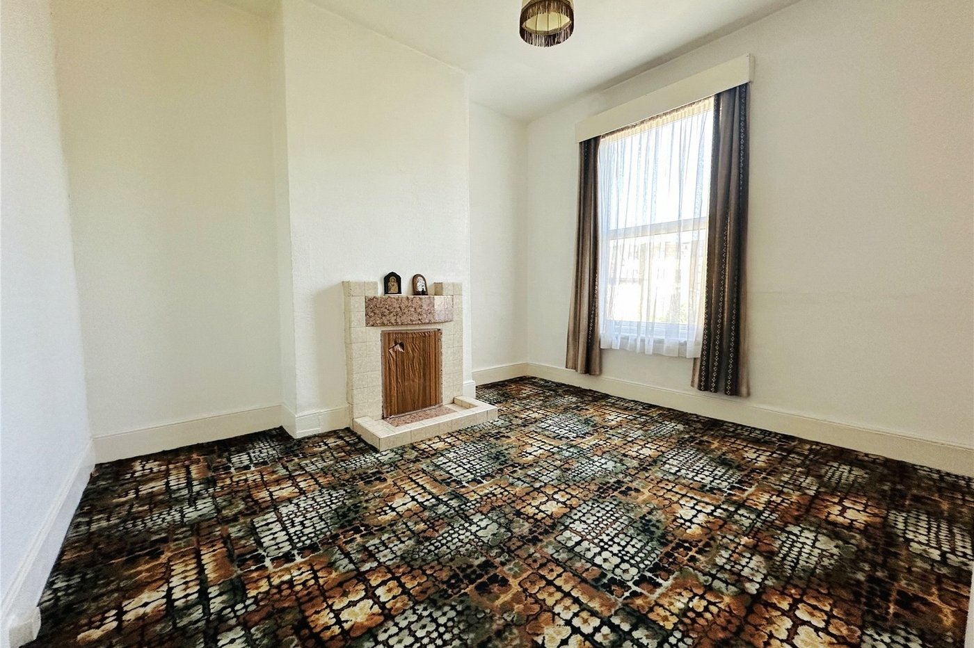 3 bedroom house for sale in London | Robinson Jackson