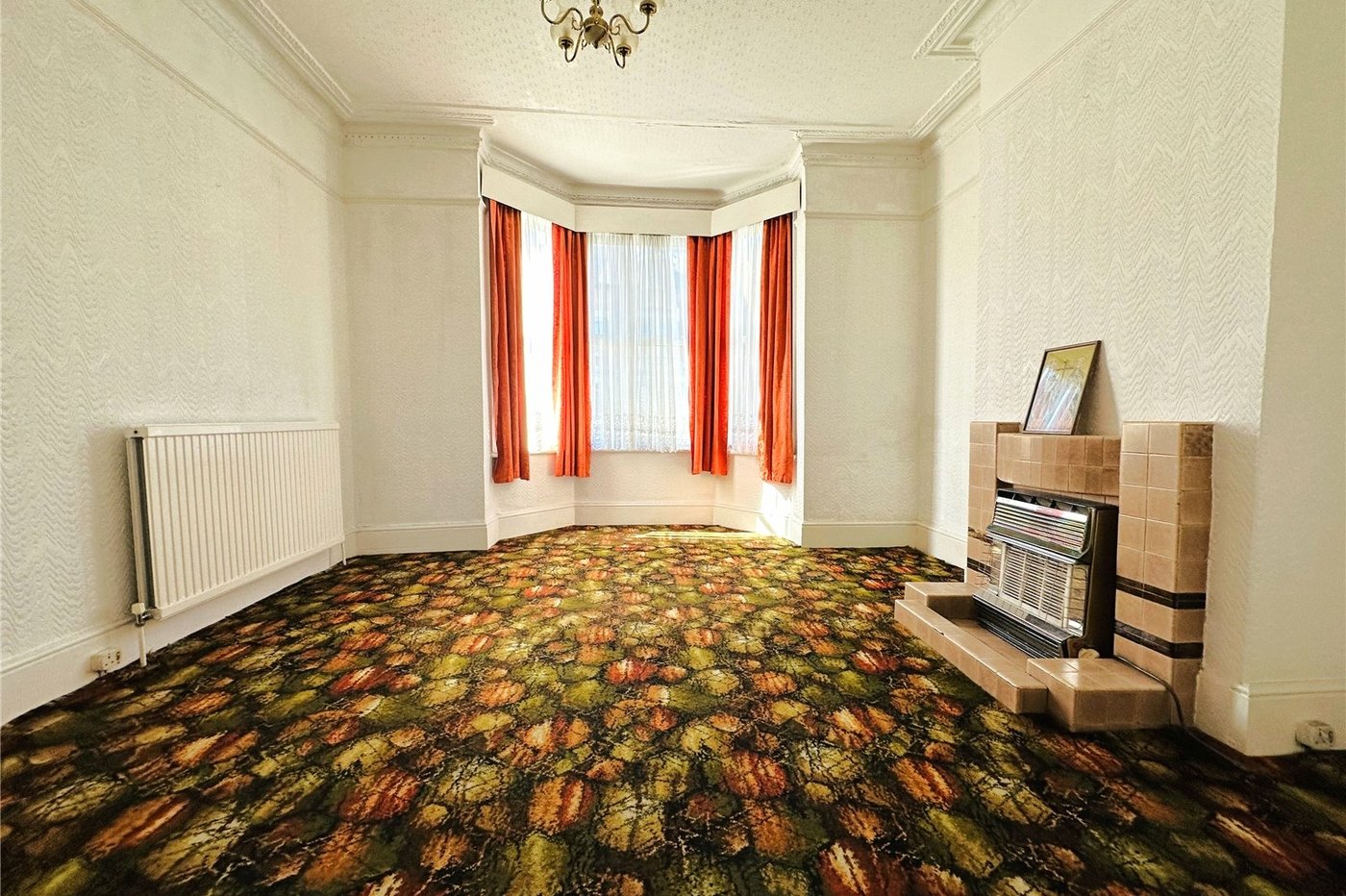 3 bedroom house for sale in London | Robinson Jackson