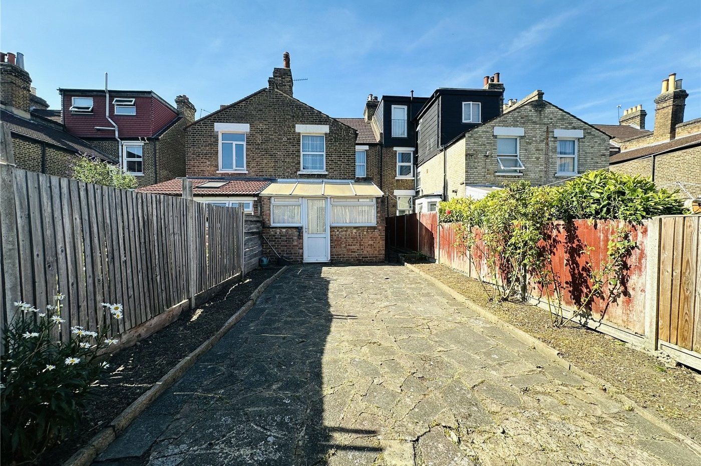3 bedroom house for sale in London | Robinson Jackson