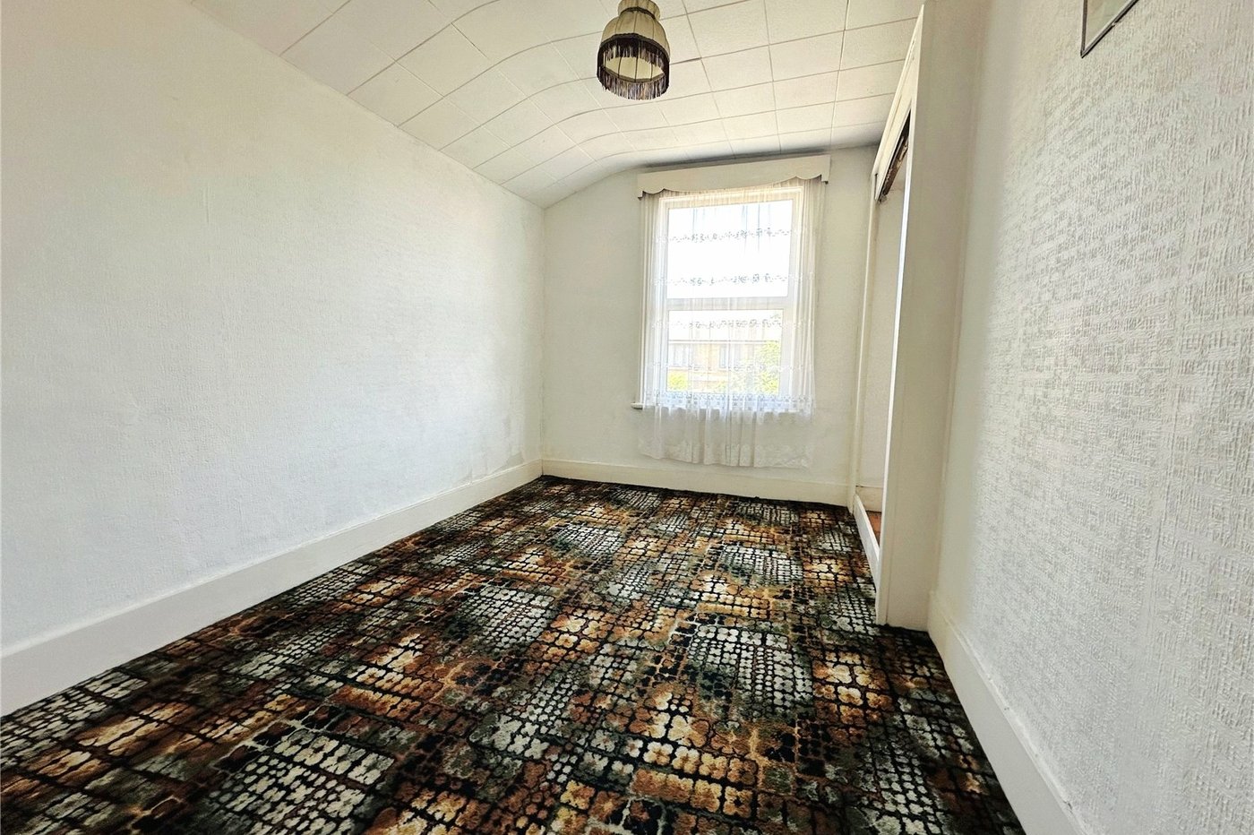 3 bedroom house for sale in London | Robinson Jackson