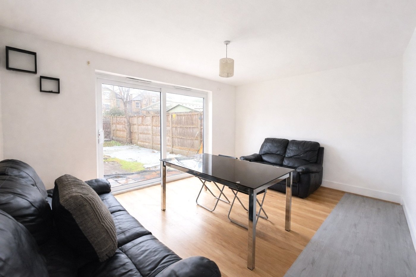 2 bedroom property for sale in London | Robinson Jackson
