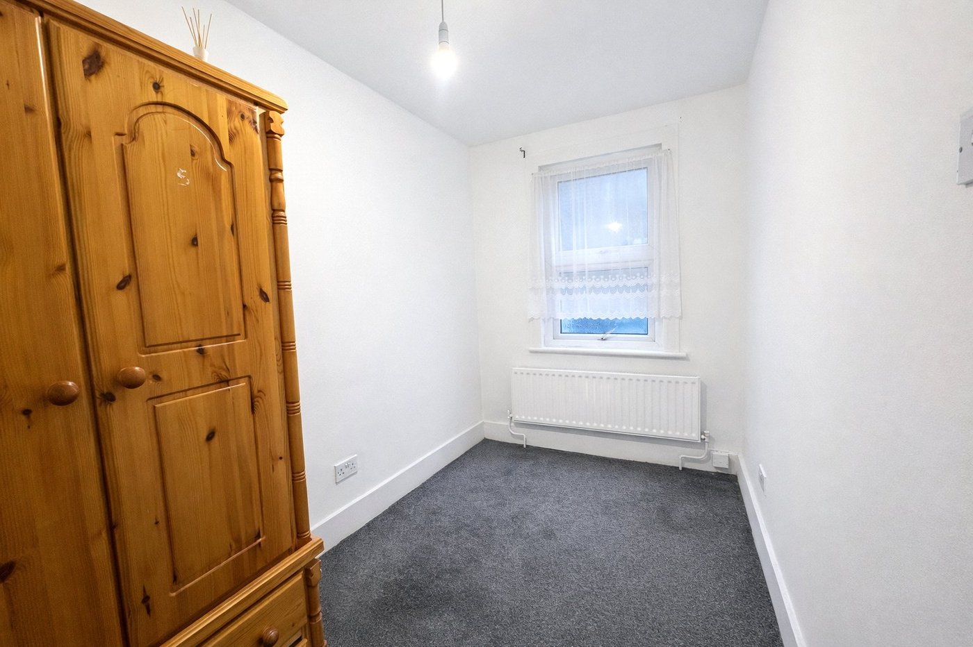 2 bedroom property for sale in London | Robinson Jackson