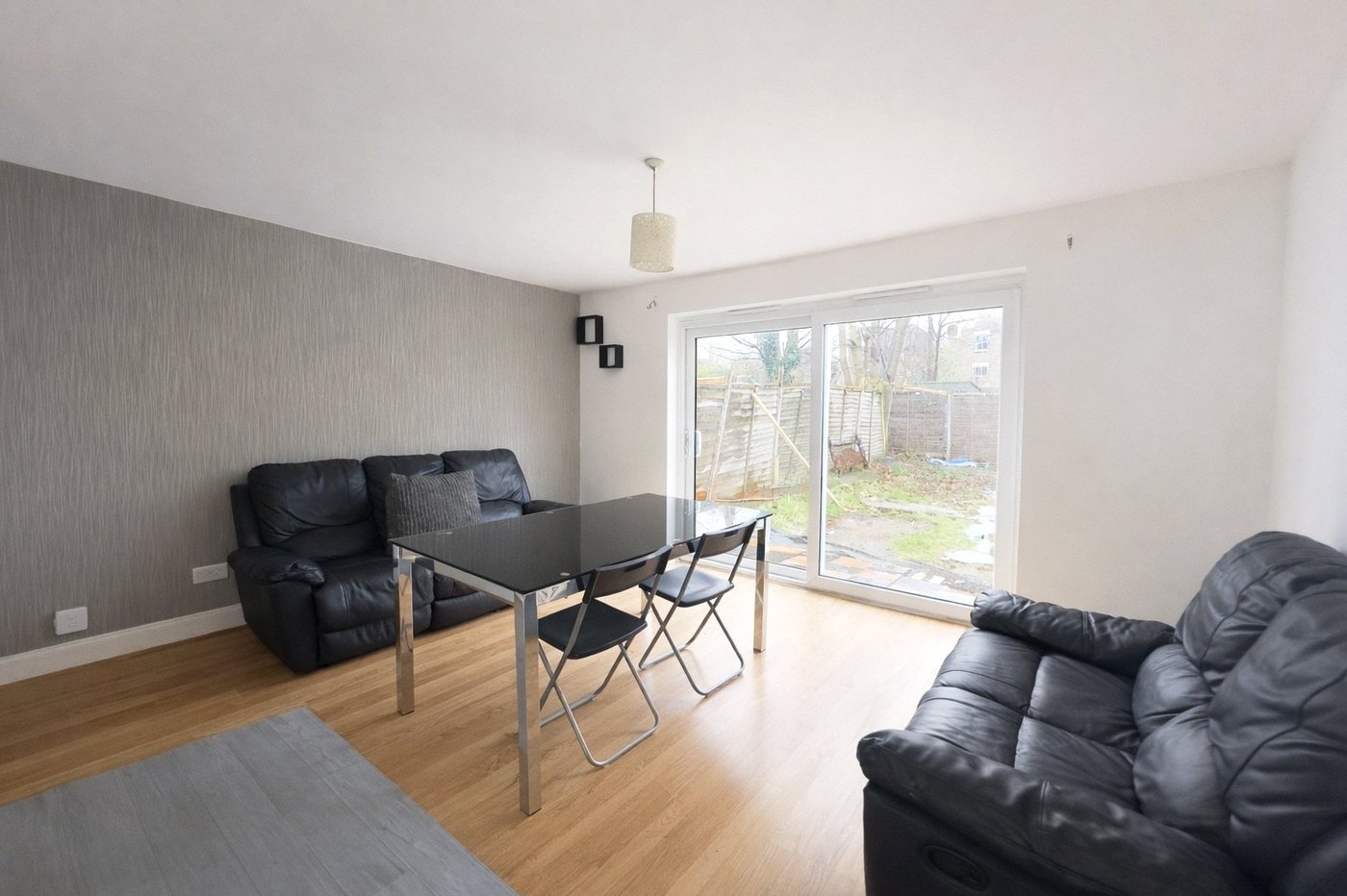 2 bedroom property for sale in London | Robinson Jackson