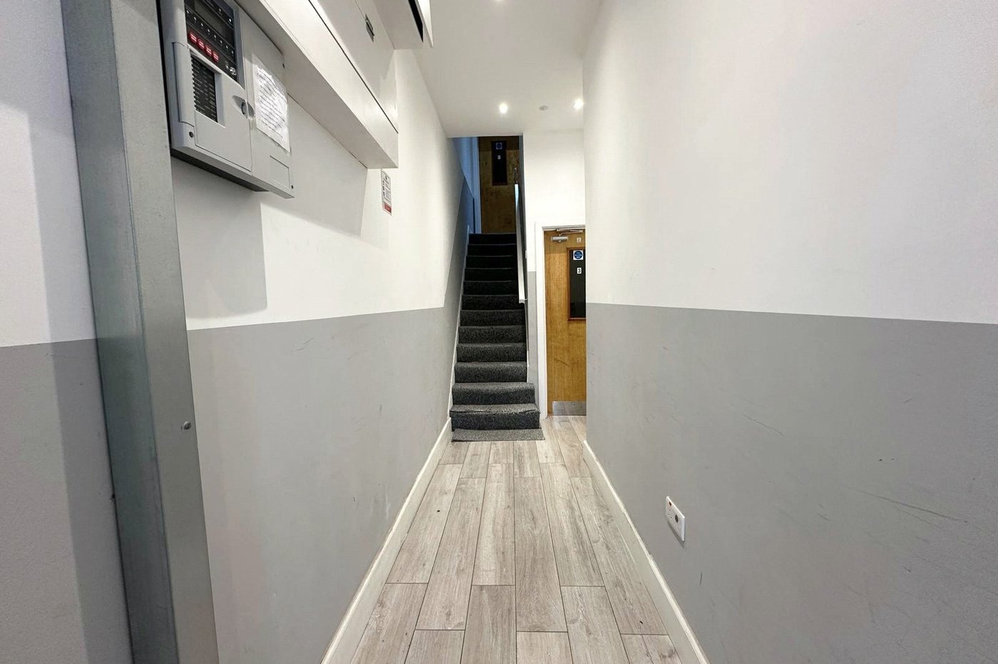 2 bedroom property for sale in London | Robinson Jackson