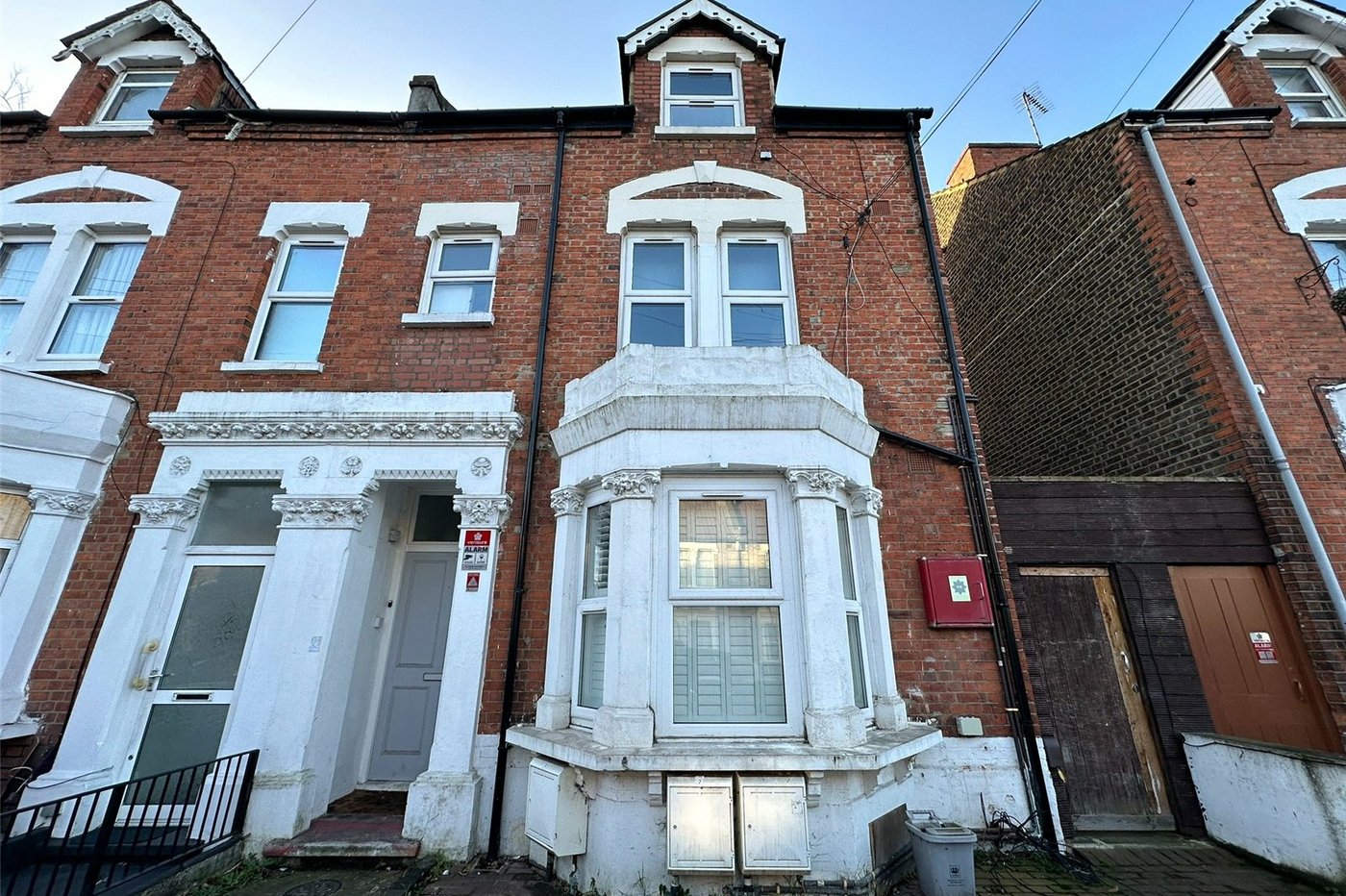 2 bedroom property for sale in London | Robinson Jackson