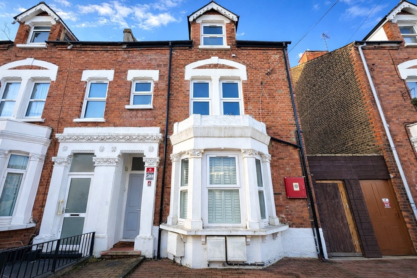 2 bedroom property for sale in London | Robinson Jackson