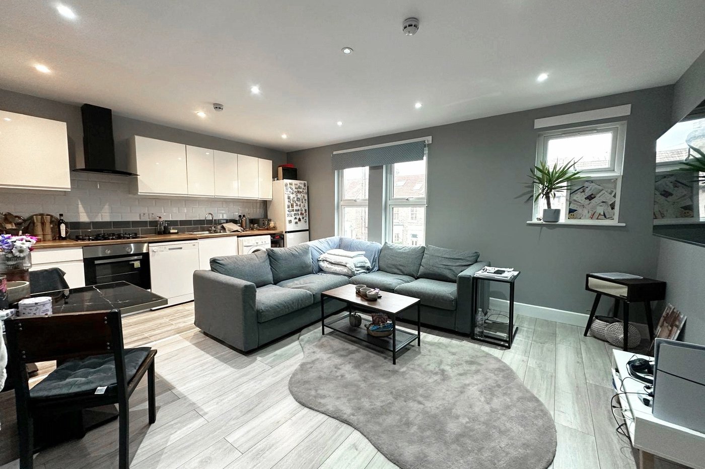 2 bedroom property for sale in London | Robinson Jackson
