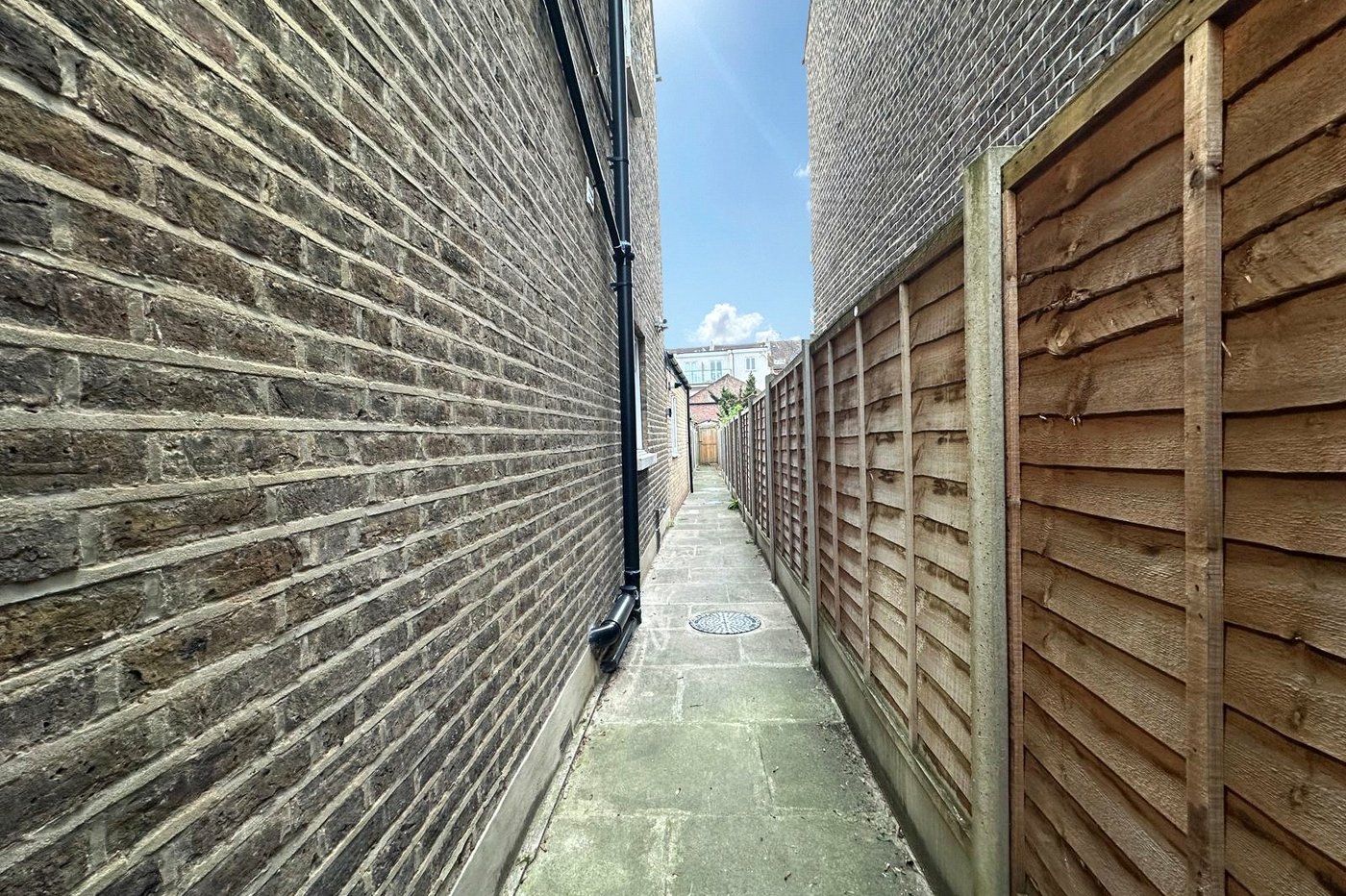 2 bedroom property for sale in London | Robinson Jackson