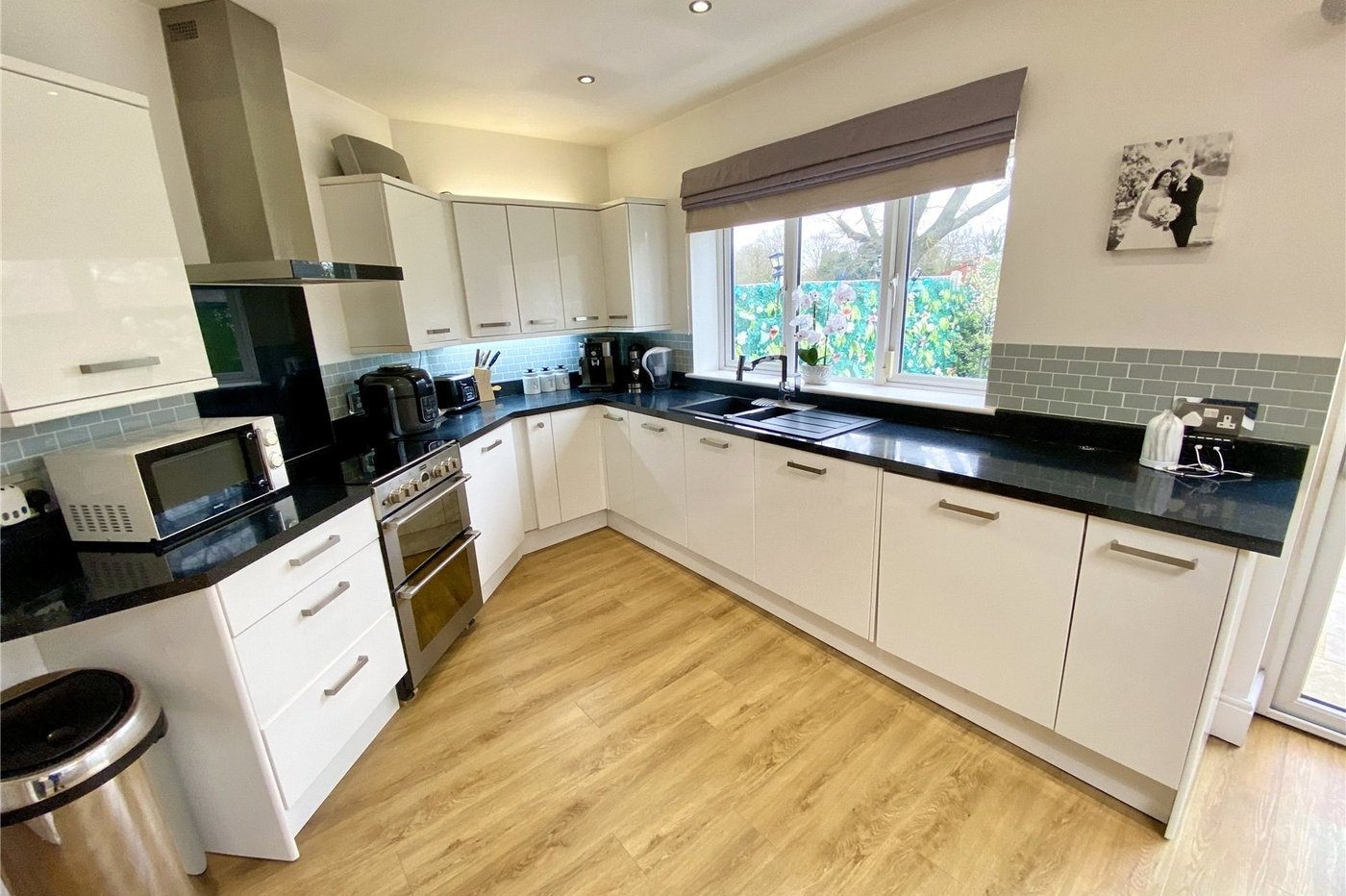 3 bedroom bungalow for sale in Sidcup | Robinson Jackson