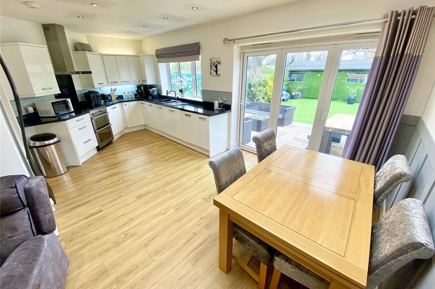 3 bedroom bungalow for sale in Sidcup | Robinson Jackson