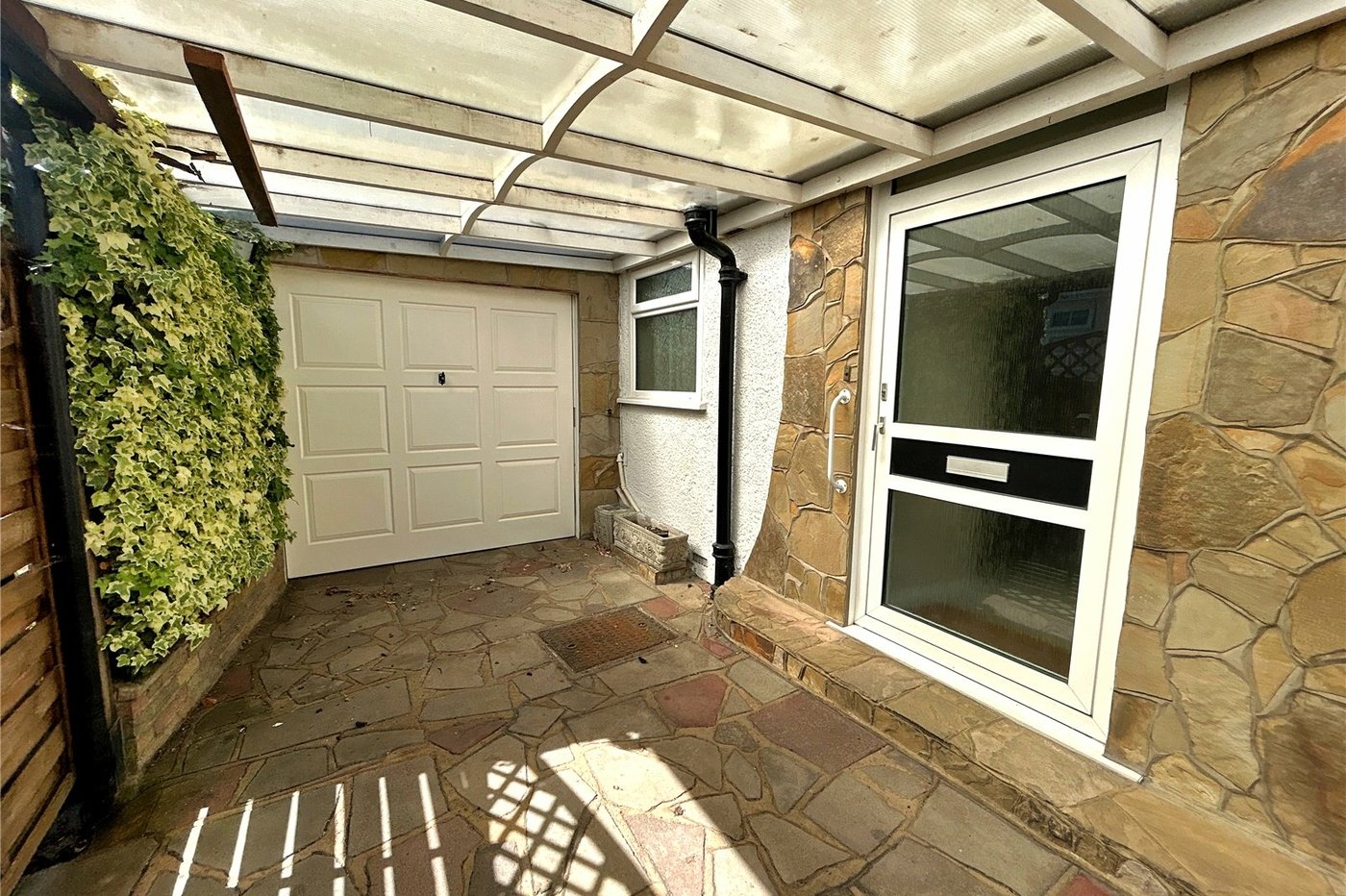 3 bedroom bungalow for sale in Sidcup | Robinson Jackson