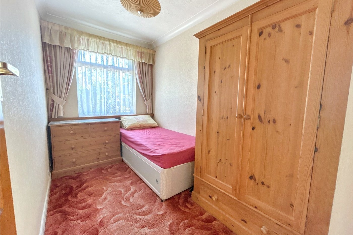 3 bedroom bungalow for sale in Sidcup | Robinson Jackson