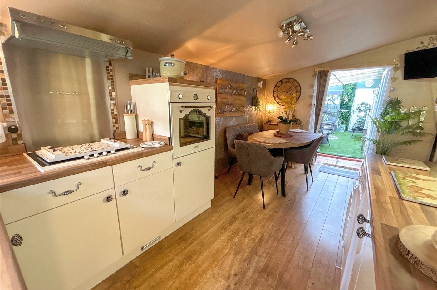 2 bedroom bungalow for sale in Sidcup | Robinson Jackson