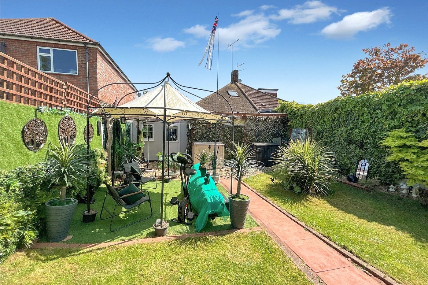 2 bedroom bungalow for sale in Sidcup | Robinson Jackson