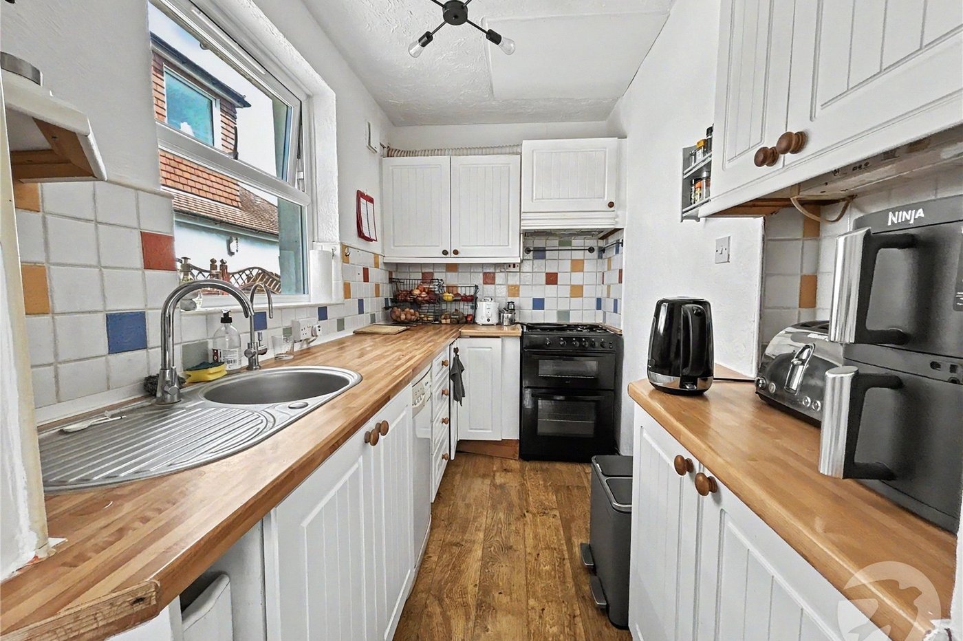 3 bedroom bungalow for sale in Sidcup | Robinson Jackson