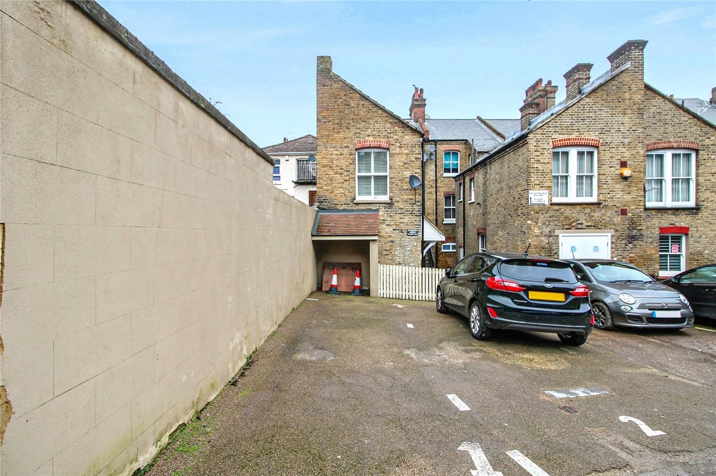 1 bedroom property for sale in St. Bartholomews Lane | Robinson Michael & Jackson